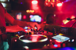 istockphoto-1136917636-612x612